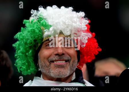 Milan, Italie. 17 novembre 2024. Les supporters italiens lors du match de football de l'UEFA Nations League entre l'Italie et la France au stade San Siro de Milan, dans le nord de l'Italie - dimanche 17 novembre 2024. Sport - Soccer . (Photo de Spada/LaPresse) crédit : LaPresse/Alamy Live News Banque D'Images