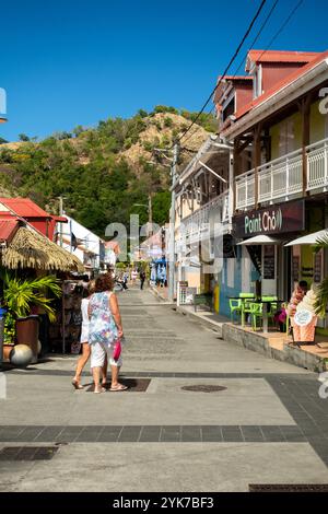 Rue Jean Cabot commerces et restaurants à Terre-de-Haut sur l'île des Saintes, Guadeloupe, Caraïbes françaises Banque D'Images