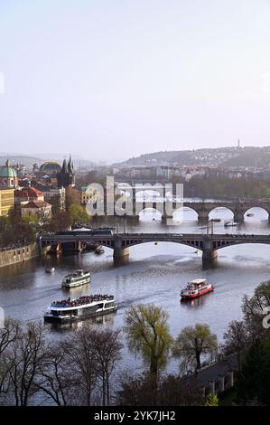 Prague ponts sur la rivière Vltava depuis Letna Park. Prague, République tchèque Banque D'Images