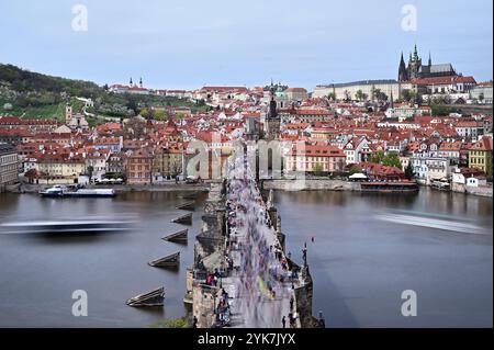 Pont Charles, château de Prague et la rivière Vltava. Prague, République tchèque Banque D'Images