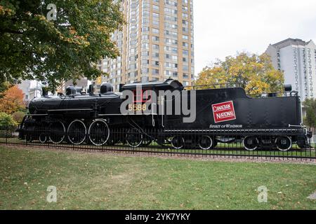 Train du CN au Rotary Centennial Plaza au Windsor sculpture Garden Park à Windsor, Ontario, Canada Banque D'Images