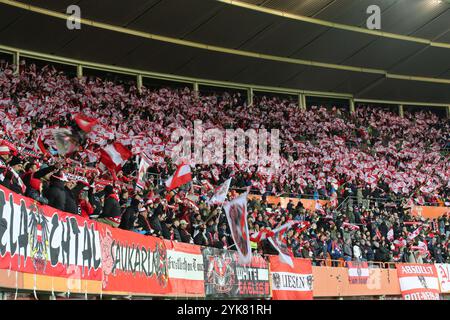 Vienne, Autriche. 17 novembre 2024. VIENNE, AUTRICHE - 17 NOVEMBRE : les fans de l'Autriche lors du match UEFA Nations League - League B Group B3 entre l'Autriche et la Slovénie au stade Ernst Happel le 17 novembre 2024 à Vienne, Autriche .241117 SEPA 07 071 - 20241117 PD12888 crédit : APA-PictureDesk/Alamy Live News Banque D'Images