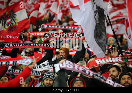 Vienne, Autriche. 17 novembre 2024. VIENNE, AUTRICHE - 17 NOVEMBRE : les fans de l'Autriche lors du match UEFA Nations League - League B Group B3 entre l'Autriche et la Slovénie au stade Ernst Happel le 17 novembre 2024 à Vienne, Autriche .241117 SEPA 07 069 - 20241117 PD12892 crédit : APA-PictureDesk/Alamy Live News Banque D'Images