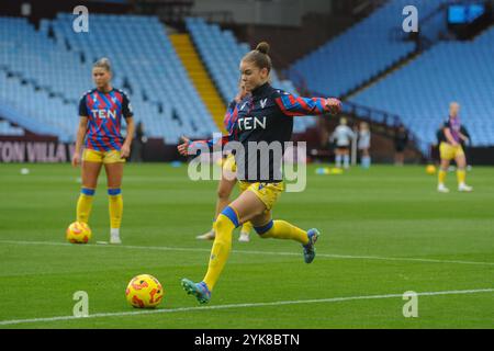 Birmingham, Royaume-Uni. 17 novembre 2024. Mon Cato (5 Crystal Palace) a un tir au but pendant l'échauffement. Aston Villa v Crystal Palace, WSL, Villa Park, Birmingham. (Sean Walsh/SPP) crédit : photo de presse sportive SPP. /Alamy Live News Banque D'Images