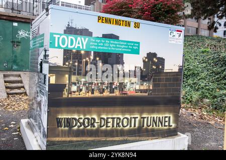 Murale du tunnel Windsor-Detroit sur un boîtier de commande électrique au Windsor sculpture Garden Park à Windsor, Ontario, Canada Banque D'Images