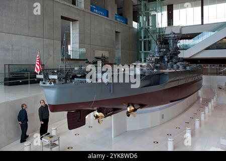 Maquette à l'échelle de 1/10 du cuirassé insubmersible Yamato exposée au Musée Yamato (Musée maritime de Kure) à Kure, Hiroshima, Japon. Banque D'Images