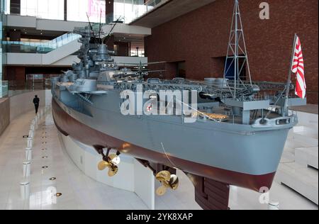 Maquette à l'échelle de 1/10 du cuirassé insubmersible Yamato exposée au Musée Yamato (Musée maritime de Kure) à Kure, Hiroshima, Japon. Banque D'Images