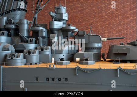 Maquette à l'échelle de 1/10 du cuirassé insubmersible Yamato exposée au Musée Yamato (Musée maritime de Kure) à Kure, Hiroshima, Japon. Banque D'Images