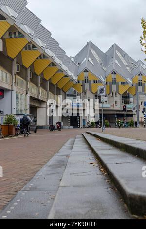 Rotterdam, pays-Bas - 2024 : Rotterdam Cube Houses dessinées par l'architecte Piet Blom Banque D'Images
