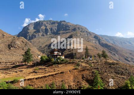 Tachog Lhakhang, également connu sous le nom de Tachogang Lhakhang est l'un des plus anciens Dzong est situé le long de l'autoroute Paro-Thimphu, Bhoutan. Banque D'Images