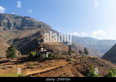 Tachog Lhakhang, également connu sous le nom de Tachogang Lhakhang est l'un des plus anciens Dzong est situé le long de l'autoroute Paro-Thimphu, Bhoutan. Banque D'Images