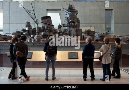 Maquette à l'échelle de 1/10 du cuirassé insubmersible Yamato exposée au Musée Yamato (Musée maritime de Kure) à Kure, Hiroshima, Japon. Banque D'Images