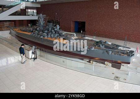 Maquette à l'échelle de 1/10 du cuirassé insubmersible Yamato exposée au Musée Yamato (Musée maritime de Kure) à Kure, Hiroshima, Japon. Banque D'Images