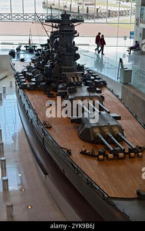 Maquette à l'échelle de 1/10 du cuirassé insubmersible Yamato exposée au Musée Yamato (Musée maritime de Kure) à Kure, Hiroshima, Japon. Banque D'Images