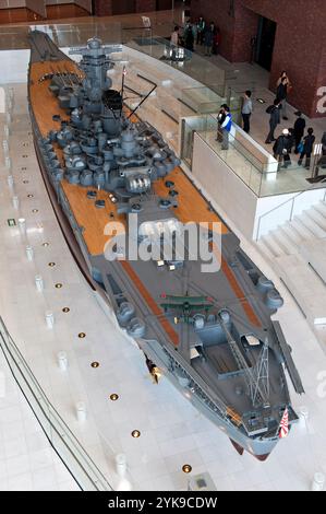 Maquette à l'échelle de 1/10 du cuirassé insubmersible Yamato exposée au Musée Yamato (Musée maritime de Kure) à Kure, Hiroshima, Japon. Banque D'Images