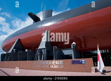 Le sous-marin de la Force maritime d'autodéfense japonaise Akashio exposé devant le musée JMSDF à Kure, Hiroshima, Japon Banque D'Images