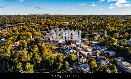Matin automne, automne, octobre 2024, photo aérienne de la région entourant le village de Dobbs Ferry, NY, États-Unis Banque D'Images