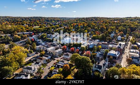 Matin automne, automne, octobre 2024, photo aérienne de la région entourant le village de Dobbs Ferry, NY, États-Unis Banque D'Images