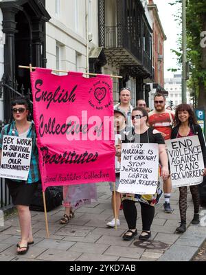 La Brighton TRANS Pride est un événement communautaire annuel organisé à Brighton par la communauté transgenre et d'autres bénévoles pour promouvoir la sensibilisation, inspirer le changement et rassembler la communauté. Le cinquième événement annuel a eu lieu le samedi 22 juillet à Brunswick Square, suivi d’une fête officielle à la brasserie North laine à Gloucester place. De nombreux invités officiels de la communauté y ont assisté, dont Lloyd Russell-Moyle, député travailliste de Brighton Kemptown Banque D'Images