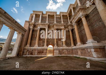 Temple d'Artémis et ancienne ville de Sardes ou Sardes à Salihli, Manisa par une journée ensoleillée Banque D'Images