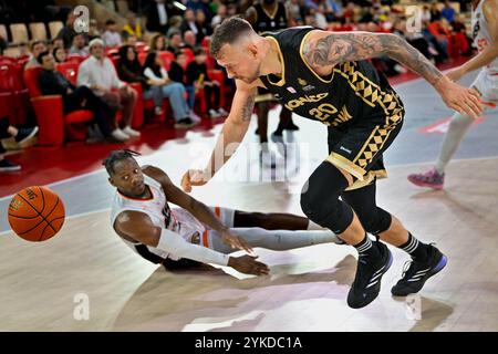 Monaco, Monaco. 17 novembre 2024. Le joueur de Monaco #20 Donatas Motiejunas est vu en action lors du championnat de france Betclic Elite entre L'AS Monaco et le Mans dans la salle Gaston médecin à Monaco le 17 novembre 2024. Photo de Laurent Coust/ABACAPRESS. COM Credit : Abaca Press/Alamy Live News Banque D'Images