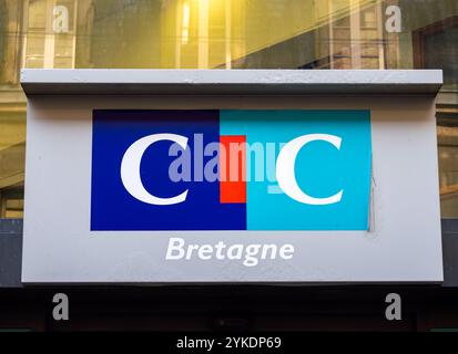 Quimper, France - 28 juillet 2024 : CIC Bretagne, souvent appelé crédit industriel et commercial de Bretagne, est une branche régionale de la Grande FR Banque D'Images