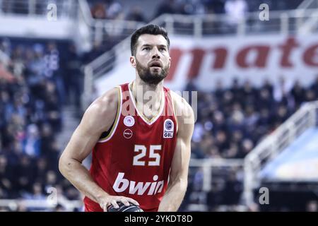 Thessalonique, Grèce. 17 novembre 2024. Alec Peters, joueur de l'Olympiacos, lors d'un match de la Ligue grecque de basket entre PAOK BC et Olympiacos BC. (Crédit image : © Giannis Papanikos/ZUMA Press Wire) USAGE ÉDITORIAL SEULEMENT! Non destiné à UN USAGE commercial ! Banque D'Images