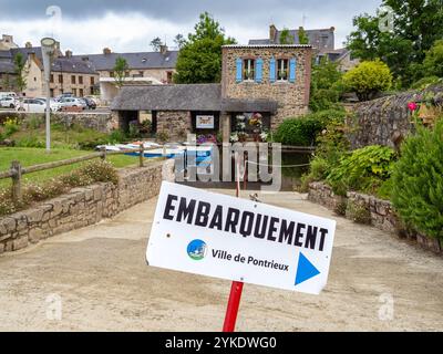 Pontrieux, France - 22 juillet 2024 : visite touristique en bateau des lavoirs le long du Trieux à Pontrieux, Bretagne Banque D'Images