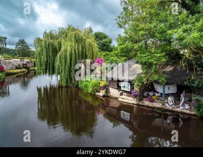 Pontrieux, France - 22 juillet 2024 : visite touristique en bateau des lavoirs le long du Trieux à Pontrieux, Bretagne Banque D'Images