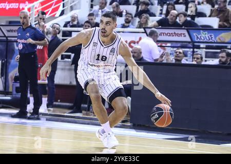 Thessalonique, Grèce. 17 novembre 2024. Nikos Persidis de PAOK en action lors d'un match de Ligue grecque de basket entre PAOK BC et Olympiacos BC. (Crédit image : © Giannis Papanikos/ZUMA Press Wire) USAGE ÉDITORIAL SEULEMENT! Non destiné à UN USAGE commercial ! Banque D'Images