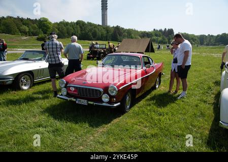 Red Volvo P1800 à Classic car Meet Gärdesloppet 2024 Stockholm Suède Banque D'Images