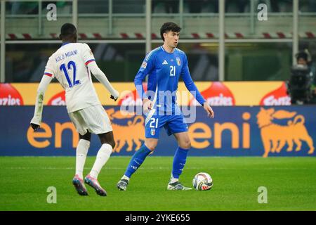 Alessandro bastoni (Italie) lors du match de football de la Ligue des Nations de l'UEFA, Ligue A, Groupe A2 entre l'Italie et la France le 17 novembre 2024 au Stadio San Siro à Milan, Italie. Crédit : Luca Rossini/E-Mage/Alamy Live News Banque D'Images