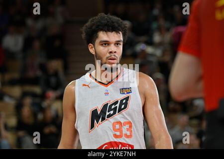 Monaco, Monaco. 17 novembre 2024. Le joueur du Mans #93 Noah Penda est vu en action lors du championnat de france Betclic Elite entre L'AS Monaco et le Mans dans la salle Gaston médecin à Monaco. Score final : AS MONACO 74 - 86 LE MANS crédit : SOPA images Limited/Alamy Live News Banque D'Images