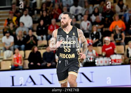 Monaco, Monaco. 17 novembre 2024. Le joueur de Monaco #55 Mike James est vu en action lors du championnat de france Betclic Elite entre L'AS Monaco et le Mans dans la salle Gaston médecin à Monaco. Score final : AS MONACO 74 - 86 LE MANS crédit : SOPA images Limited/Alamy Live News Banque D'Images