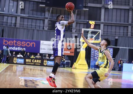 Thessalonique, Grèce. 6 novembre 2024. Jean Montero de Valence tourne lors d'un match de basket Eurocup entre Aris BC et Valencia basket. (Crédit image : © Giannis Papanikos/ZUMA Press Wire) USAGE ÉDITORIAL SEULEMENT! Non destiné à UN USAGE commercial ! Banque D'Images