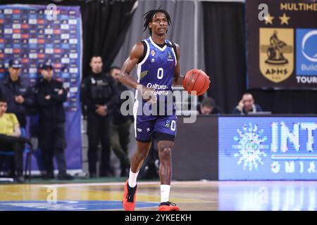 Thessalonique, Grèce. 6 novembre 2024. Brancou Badio de Valence en action lors d'un match de paniers Eurocup entre Aris BC et Valencia basket. (Crédit image : © Giannis Papanikos/ZUMA Press Wire) USAGE ÉDITORIAL SEULEMENT! Non destiné à UN USAGE commercial ! Banque D'Images