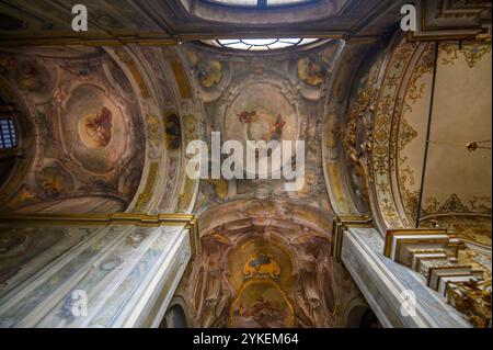 Milan, Italie. Intérieur de la Basilique di Sant'Ambrogio Banque D'Images