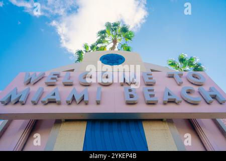 Signe sur la plage bienvenue Miami Banque D'Images