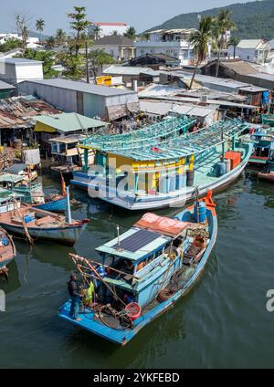 Bateaux de pêche dans le port de Duong Dong dans l'île de Phu Quoc Vietnam Banque D'Images