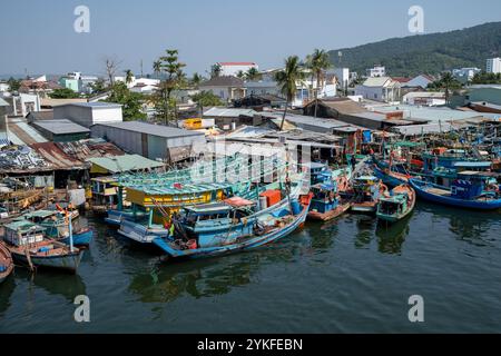 Bateaux de pêche dans le port de Duong Dong dans l'île de Phu Quoc Vietnam Banque D'Images