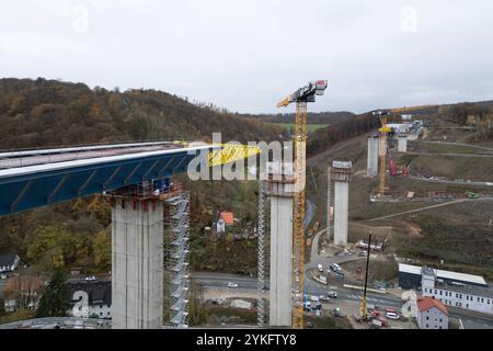 Luftaufnahme. Bauarbeiten, Neubau der Talbruecke Talbrücke Rahmede. Bauarbeiten Talbruecke Talbrücke Rahmede am 14.11.2024 in Luedenscheid Lüdenscheid/Deutschland. *** Vue aérienne des travaux de construction, nouvelle construction du viaduc de Rahmede viaduc de Rahmede travaux de construction viaduc de Rahmede le 14 11 2024 à Luedenscheid Lüdenscheid Allemagne Banque D'Images