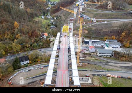 Luftaufnahme. Bauarbeiten, Neubau der Talbruecke Talbrücke Rahmede. Bauarbeiten Talbruecke Talbrücke Rahmede am 14.11.2024 in Luedenscheid Lüdenscheid/Deutschland. *** Vue aérienne des travaux de construction, nouvelle construction du viaduc de Rahmede viaduc de Rahmede travaux de construction viaduc de Rahmede le 14 11 2024 à Luedenscheid Lüdenscheid Allemagne Banque D'Images