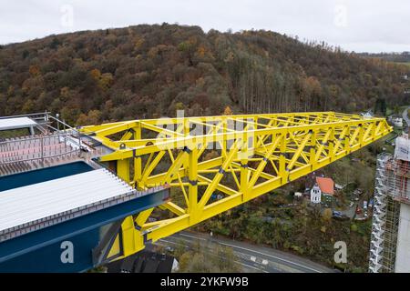 Luftaufnahme. Bauarbeiten, Neubau der Talbruecke Talbrücke Rahmede. Bauarbeiten Talbruecke Talbrücke Rahmede am 14.11.2024 in Luedenscheid Lüdenscheid/Deutschland. *** Vue aérienne des travaux de construction, nouvelle construction du viaduc de Rahmede viaduc de Rahmede travaux de construction viaduc de Rahmede le 14 11 2024 à Luedenscheid Lüdenscheid Allemagne Banque D'Images