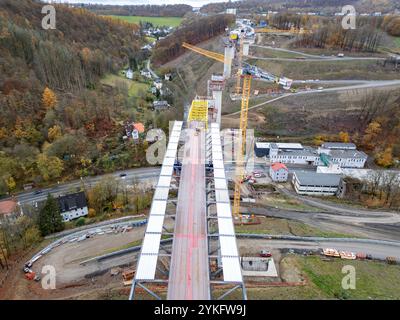 Luftaufnahme. Bauarbeiten, Neubau der Talbruecke Talbrücke Rahmede. Bauarbeiten Talbruecke Talbrücke Rahmede am 14.11.2024 in Luedenscheid Lüdenscheid/Deutschland. *** Vue aérienne des travaux de construction, nouvelle construction du viaduc de Rahmede viaduc de Rahmede travaux de construction viaduc de Rahmede le 14 11 2024 à Luedenscheid Lüdenscheid Allemagne Banque D'Images