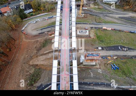 Luftaufnahme. Bauarbeiten, Neubau der Talbruecke Talbrücke Rahmede. Bauarbeiten Talbruecke Talbrücke Rahmede am 14.11.2024 in Luedenscheid Lüdenscheid/Deutschland. *** Vue aérienne des travaux de construction, nouvelle construction du viaduc de Rahmede viaduc de Rahmede travaux de construction viaduc de Rahmede le 14 11 2024 à Luedenscheid Lüdenscheid Allemagne Banque D'Images