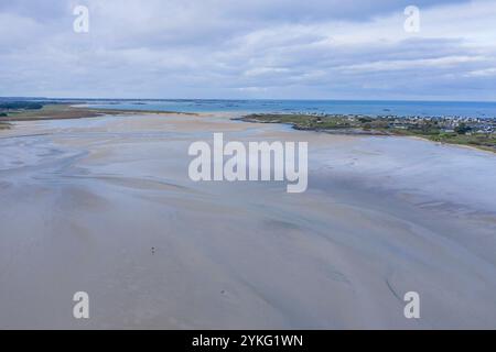 LuftBild Bucht Baie du Kernic am Ärmelkanal BEI Ebbe, Sandbänke, Plouescat, Leon, Departement Finistère Penn-Ar-Bed, région Bretagne Breizh, Frankreich *** vue aérienne Baie du Kernic sur la Manche à marée basse, bancs de sable, Plouescat, Leon, Finistère Penn Ar Bed Department, Bretagne Breizh region, France Banque D'Images