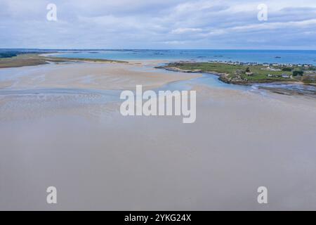 LuftBild Bucht Baie du Kernic am Ärmelkanal BEI Ebbe, Sandbänke, Plouescat, Leon, Departement Finistère Penn-Ar-Bed, région Bretagne Breizh, Frankreich *** vue aérienne Baie du Kernic sur la Manche à marée basse, bancs de sable, Plouescat, Leon, Finistère Penn Ar Bed Department, Bretagne Breizh region, France Banque D'Images