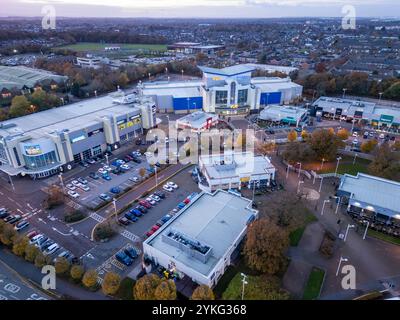 Cinémas et restaurants vue au Coliseum Retail Park, Cheshire Oaks, Wirral, Angleterre Banque D'Images