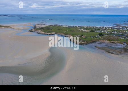 LuftBild Bucht Baie du Kernic am Ärmelkanal BEI Ebbe, Sandbänke, Plouescat, Leon, Departement Finistère Penn-Ar-Bed, région Bretagne Breizh, Frankreich *** vue aérienne Baie du Kernic sur la Manche à marée basse, bancs de sable, Plouescat, Leon, Finistère Penn Ar Bed Department, Bretagne Breizh region, France Banque D'Images