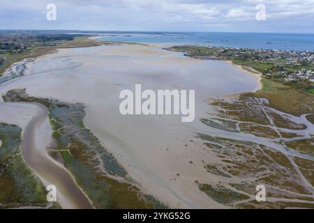 LuftBild Bucht Baie du Kernic am Ärmelkanal BEI Ebbe, Sandbänke, Plouescat, Leon, Departement Finistère Penn-Ar-Bed, région Bretagne Breizh, Frankreich *** vue aérienne Baie du Kernic sur la Manche à marée basse, bancs de sable, Plouescat, Leon, Finistère Penn Ar Bed Department, Bretagne Breizh region, France Banque D'Images